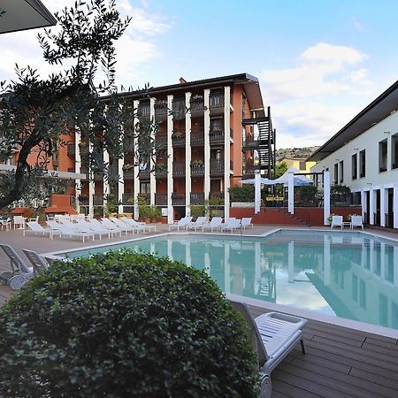 Club Hotel E Residence La Vela Torbole Sul Garda Luaran gambar