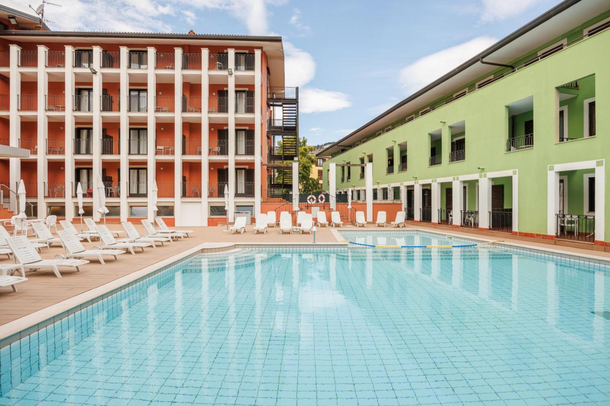 Club Hotel E Residence La Vela Torbole Sul Garda Luaran gambar