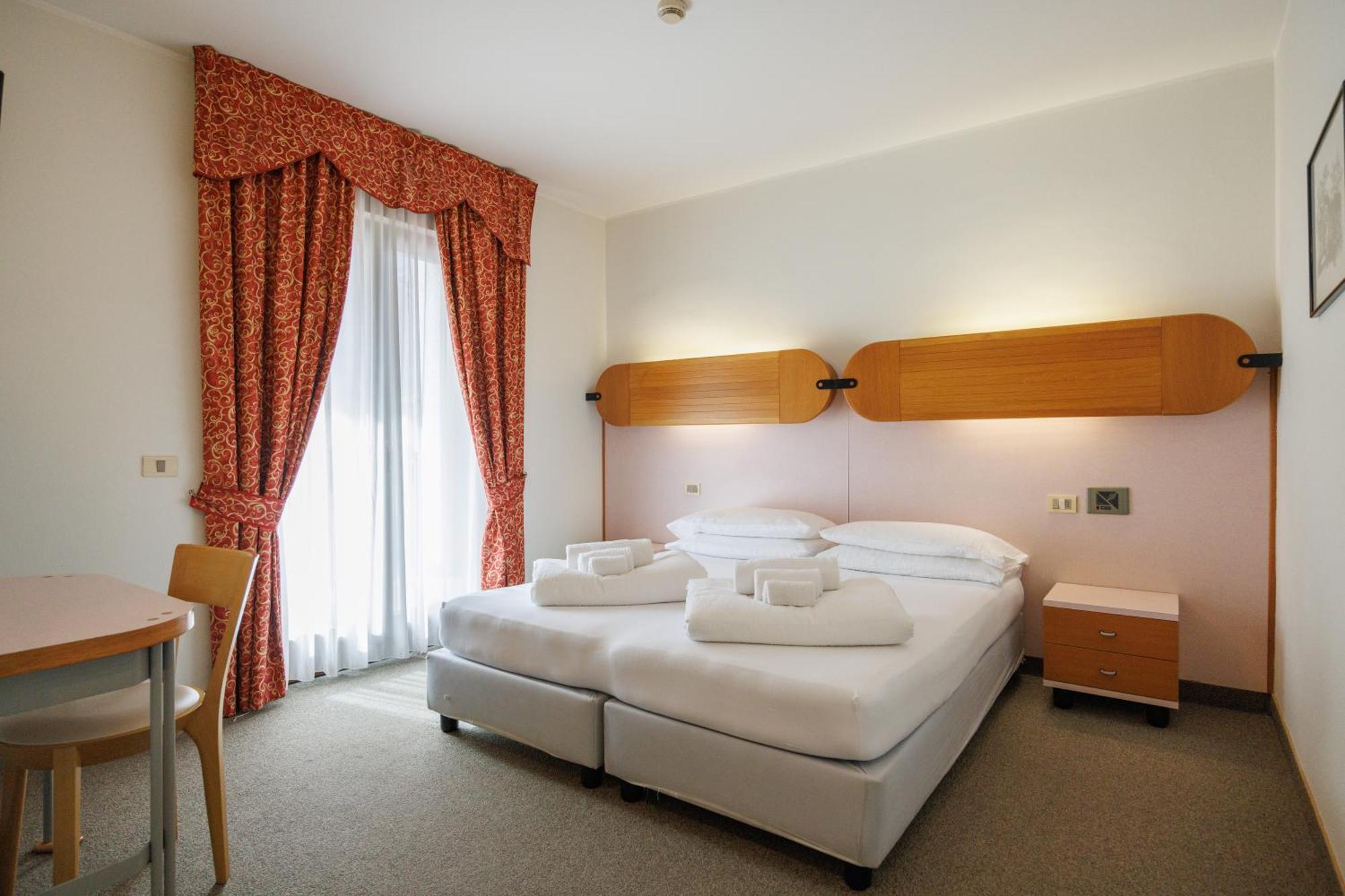 Club Hotel E Residence La Vela Torbole Sul Garda Luaran gambar