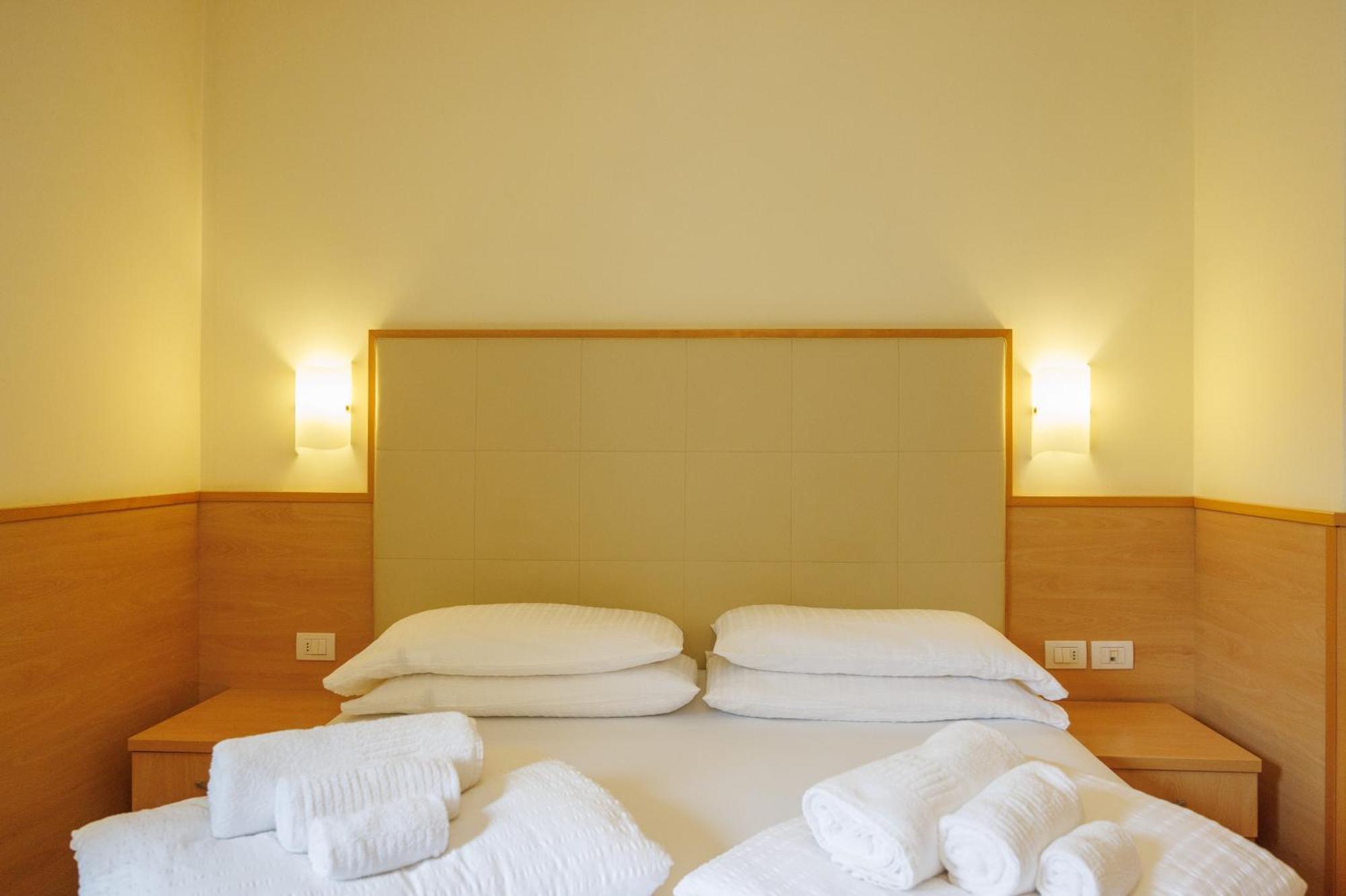 Club Hotel E Residence La Vela Torbole Sul Garda Luaran gambar