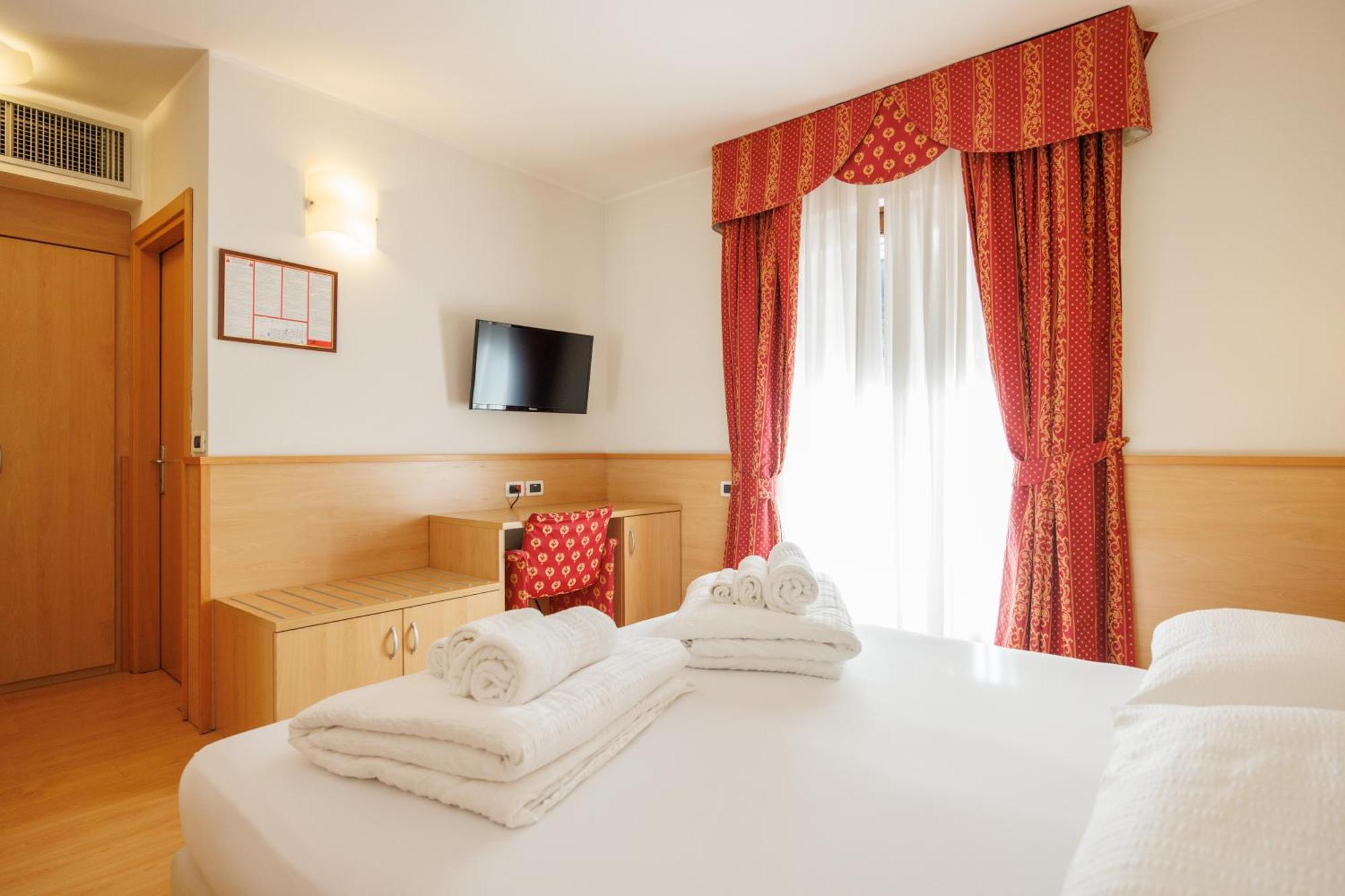 Club Hotel E Residence La Vela Torbole Sul Garda Luaran gambar