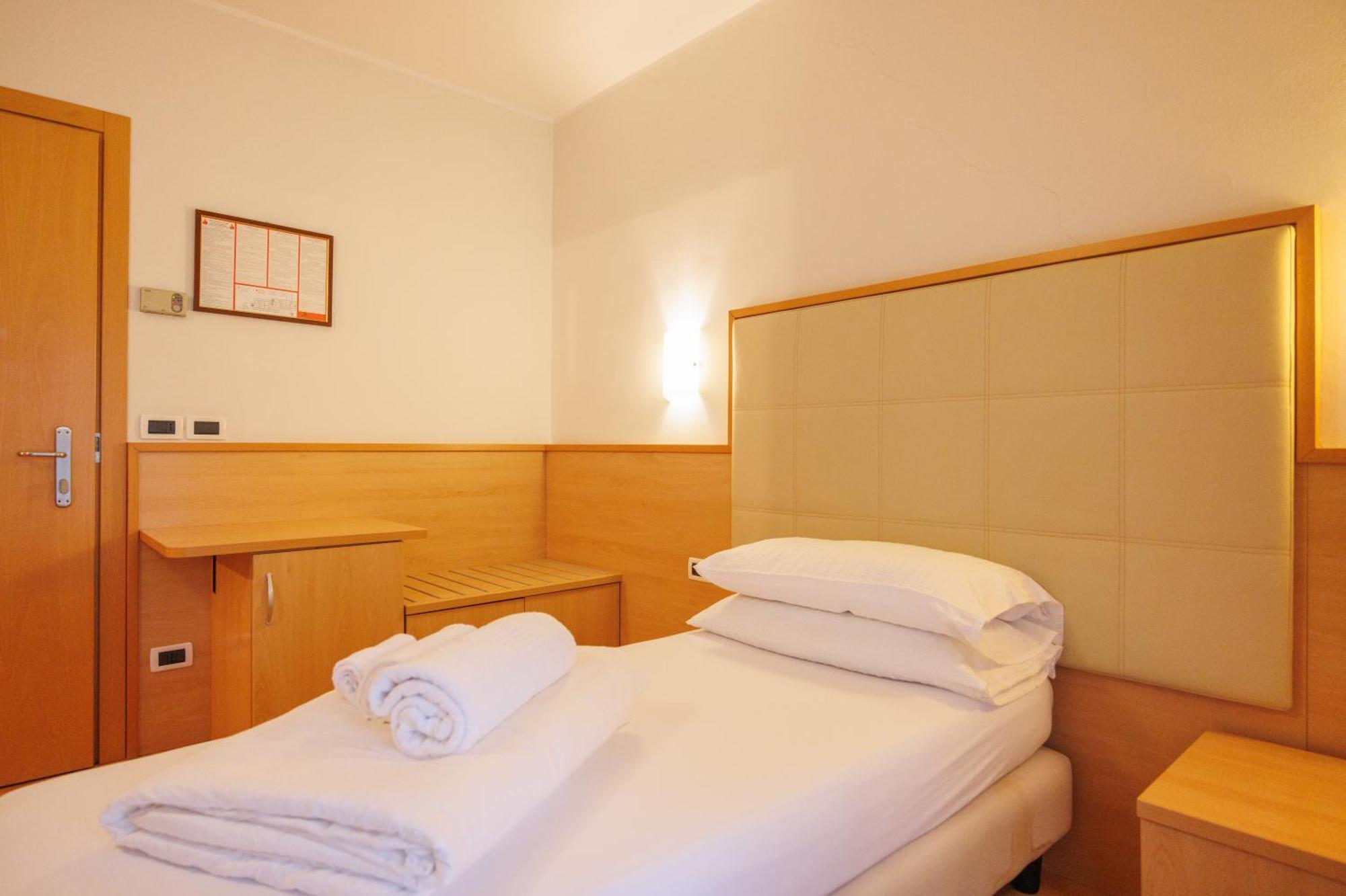 Club Hotel E Residence La Vela Torbole Sul Garda Luaran gambar