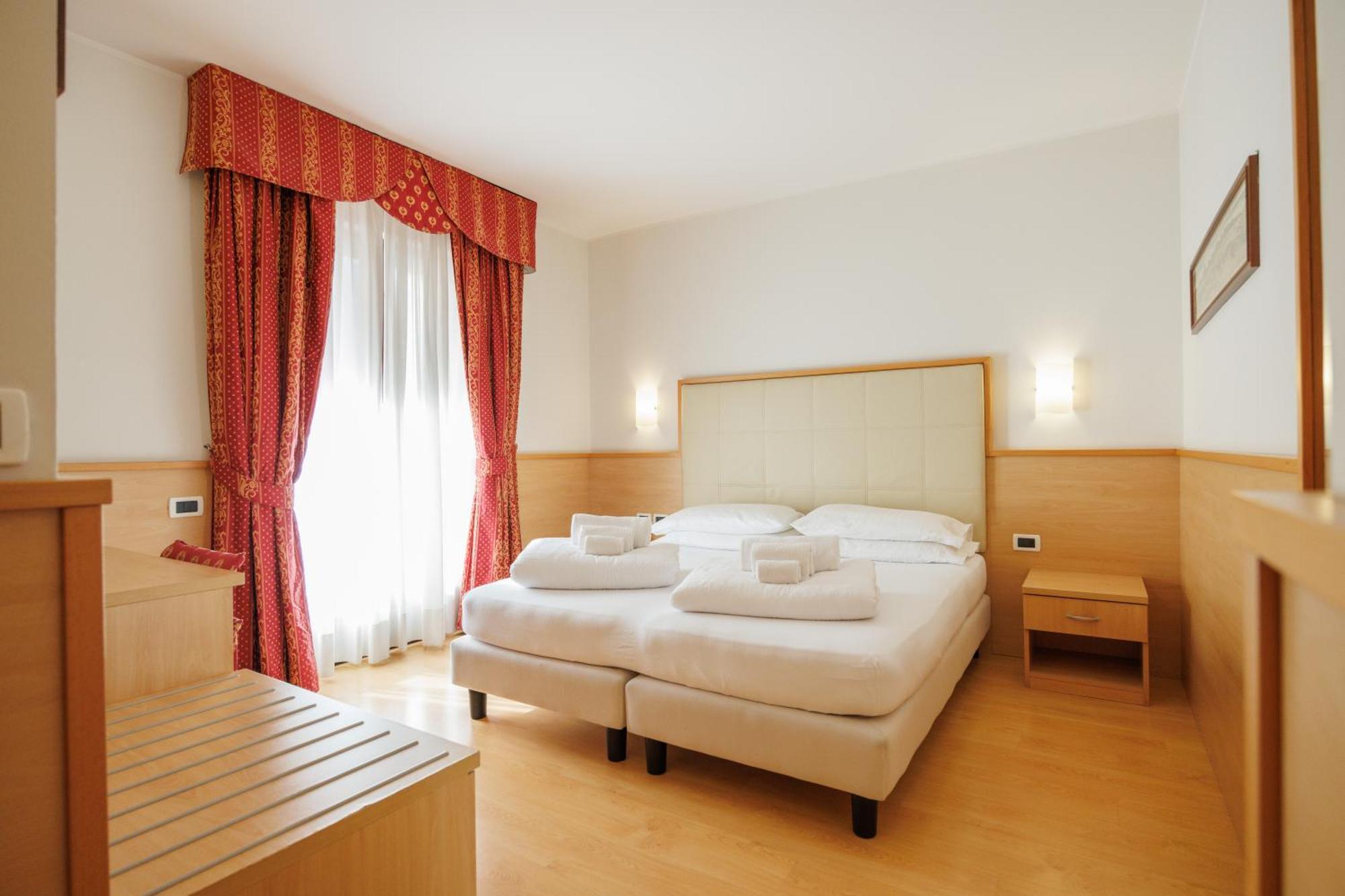 Club Hotel E Residence La Vela Torbole Sul Garda Luaran gambar