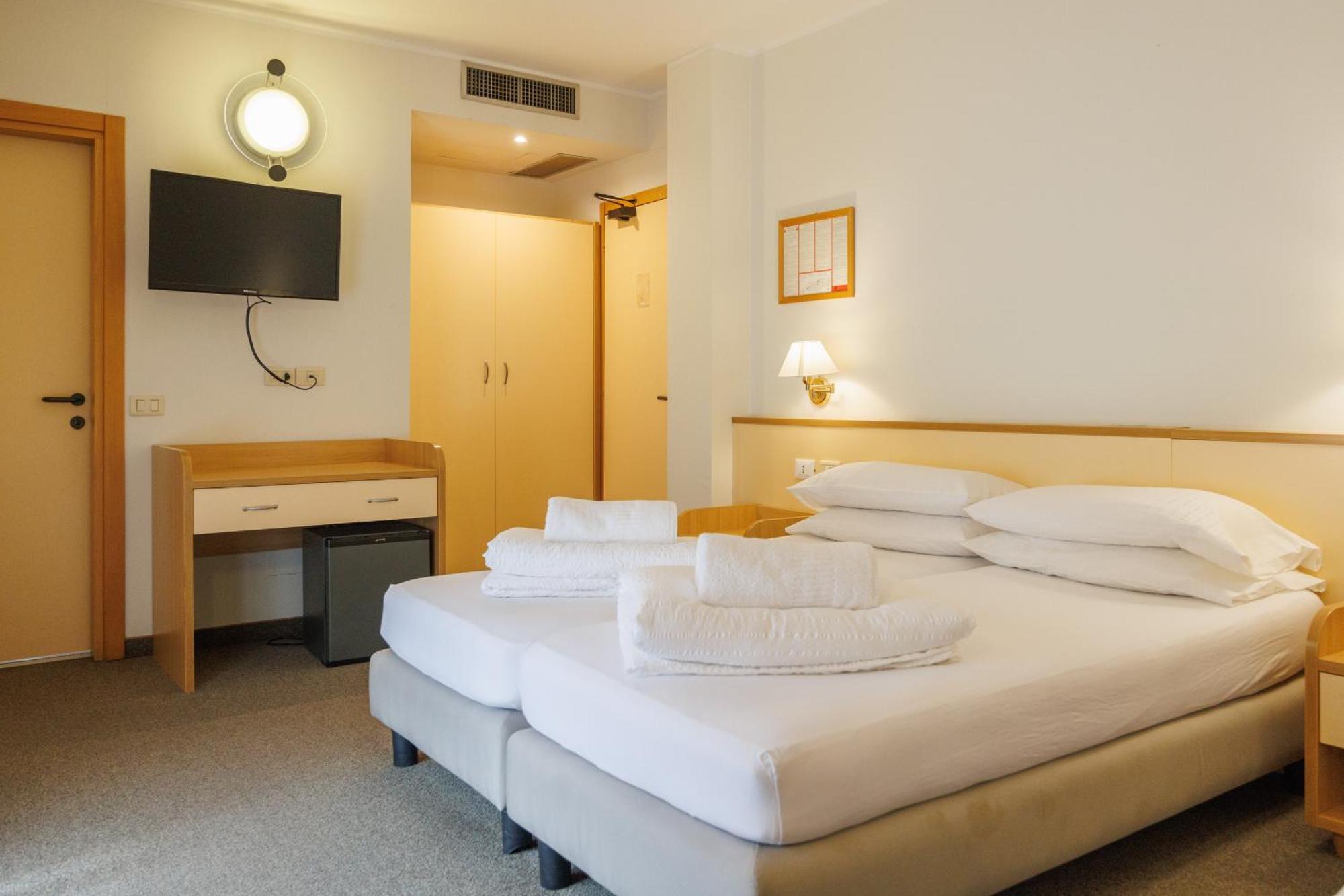 Club Hotel E Residence La Vela Torbole Sul Garda Luaran gambar