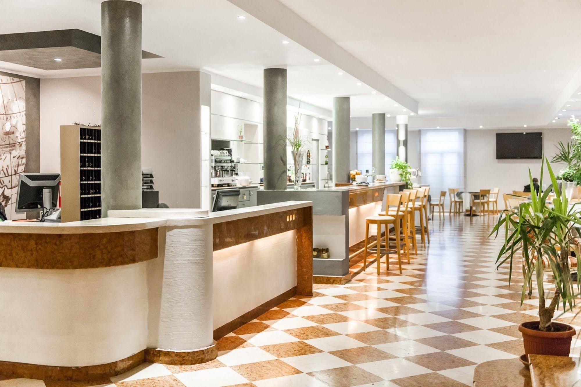 Club Hotel E Residence La Vela Torbole Sul Garda Luaran gambar