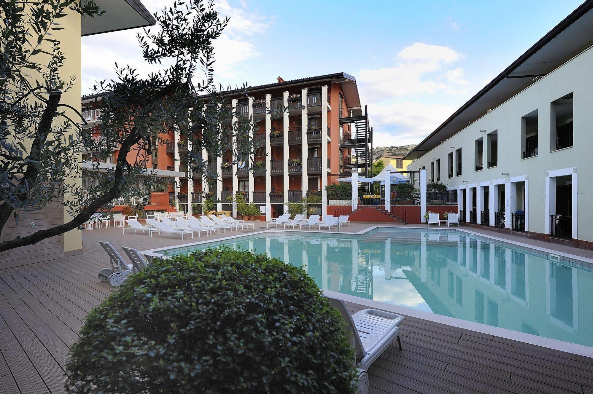 Club Hotel E Residence La Vela Torbole Sul Garda Luaran gambar