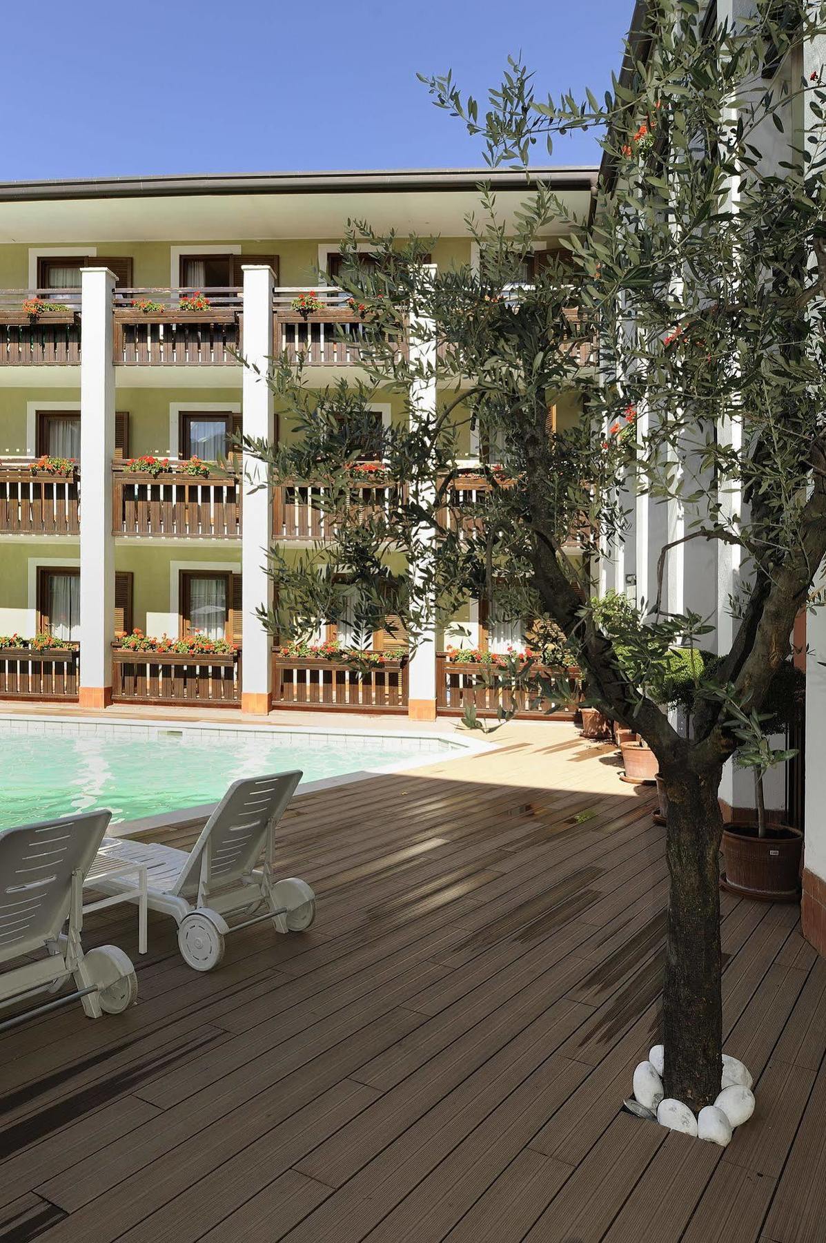Club Hotel E Residence La Vela Torbole Sul Garda Luaran gambar