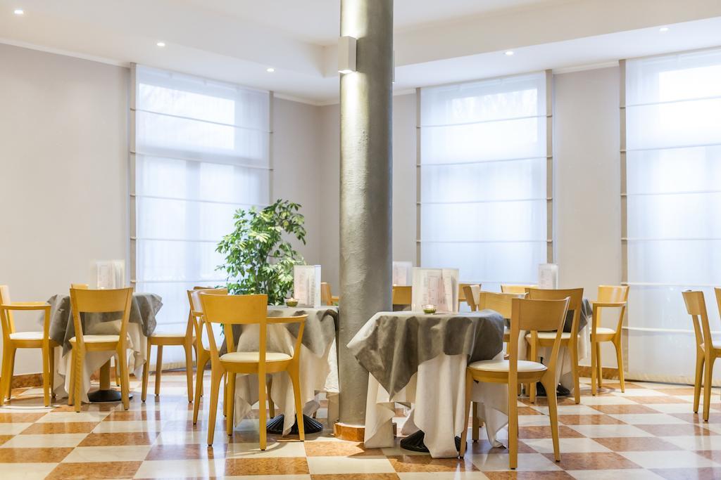 Club Hotel E Residence La Vela Torbole Sul Garda Luaran gambar